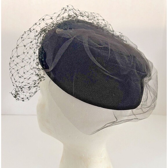 Vintage 1950s Gene Doris New York Black Velvet Fascinator Veiled Hat w/Feathers main image 15